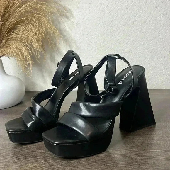 Abound Tracy Platform Sandals - Picture 7 of 13